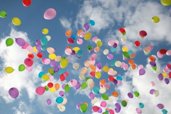 Фотография к новости: Экологи просят запретить запуск воздушных шаров в столице