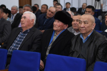 Фотография к новости: После инцидента с изнасилованием мальчика аким ЮКО призвал старейшин работать с молодёжью