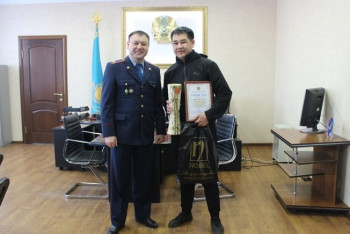 Фотография к новости: Астанчанина пригласили служить в полицию за помощь в задержании автоворов