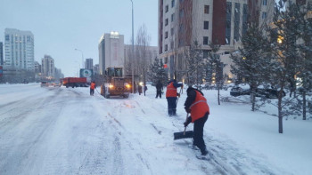 Фотография к новости: В Астане за сутки убрали около 38 тысяч кубометров снега