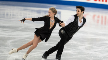 Фотография к новости: Канадские фигуристы посвятили номер Денису Тену под песню Димаша Кудайбергена 