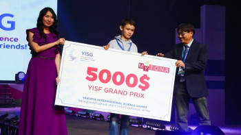 Фотография к новости: Пять тысяч долларов выиграл казахстанский школьник за создание "говорящей" перчатки 