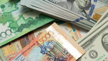 Фотография к новости: KASE: Доллар подешевел до 377 тенге