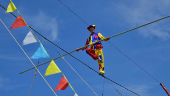 Фотография к новости: Семья канатоходцев из Кыргызстана гастролирует по Казахстану  