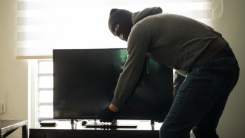 Фотография к новости: Вычислившая домушника бабушка из Шымкента заставила перекупщика возместить ей ущерб 