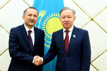 Фотография к новости: Нигматулин обсудил вопросы сотрудничества стран с послом Узбекистана