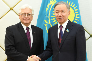 Фотография к новости: Нигматулин встретился с завершающим дипмиссию в Казахстане послом РФ