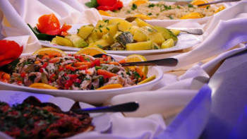 Фотография к новости: Уголовное дело возбудили после массового отравления на свадьбе в Темиртау