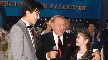 Фотография к новости: Димаш Кудайберген спел дуэтом с Алиной Сансызбай 