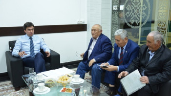 Фотография к новости: Стеклянный кабинет для приёма граждан оборудовали в акимате Шымкента