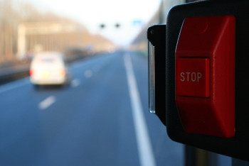 Фотография к новости: Астана LRT уволила водителя, управлявшего автобусом без руля 