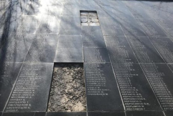 Фотография к новости: Исчезновение плиток с Мемориала Славы объяснили в акимате Шымкента