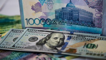 Фотография к новости: Доллар подорожал ещё на один тенге