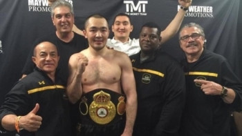 Фотография к новости: Шуменов досрочно победил Алтункая и вернул себе титул WBA