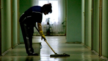 Фотография к новости: Учителя рисования заставили убирать школу после ремонта в Шымкенте