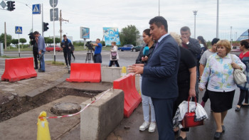 Фотография к новости: Слухи об откатах во время ремонтной кампании дорог опроверг аким Темиртау