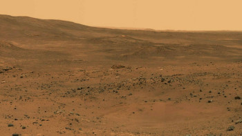 Фотография к новости: NASA показало сделанную марсоходом панораму Красной планеты