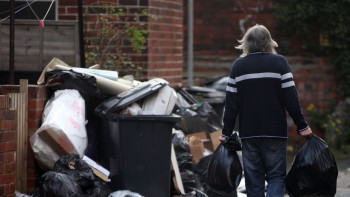 Фотография к новости: Зарабатывать при сдаче мусора предлагают экологи алматинцам