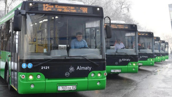 Фотография к новости: Ситуацию с переполненными автобусами до Медеу объяснили в "АлматыЭлектроТранс"