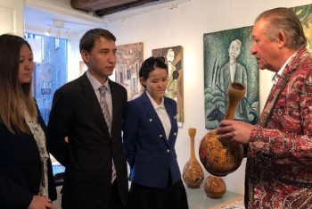 Фотография к новости: Казахстанский художник представил свои работы на выставке в Стокгольме