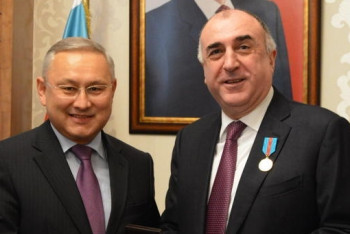 Фотография к новости: Нурсултан Назарбаев удостоил медали азербайджанского главу МИД