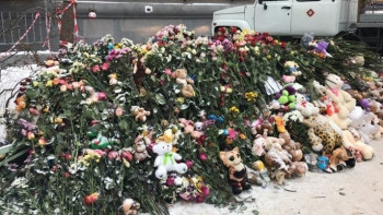 Фотография к новости: В России хоронят погибших при обрушении дома в Магнитогорске 