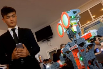 Фотография к новости: "Кара жорга" станцевал робот собранный шымкентскими школьниками