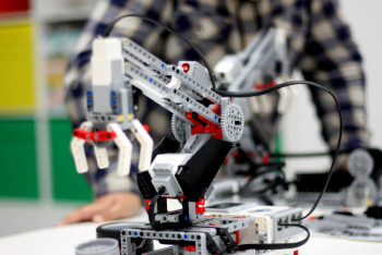 Фотография к новости: Кабинеты робототехники и физики откроют в рамках "Рухани жангыру" в Атырауской области  