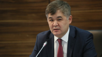 Фотография к новости: Биртанов поручил штрафовать поликлиники за переработку врачей 