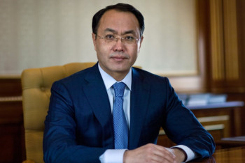 Фотография к новости: Кайрат Кожамжаров принял присягу в депутаты Сената Парламента 