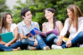 Фотография к новости: Выпускников "Болашака" массово трудоустроят в МФЦА