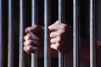 Фотография к новости: Лжесотрудника КНБ судят за присвоение чужих iPhone в Караганде