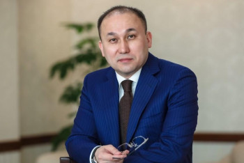 Фотография к новости: Даурен Абаев поздравил журналистов с профессиональным праздником