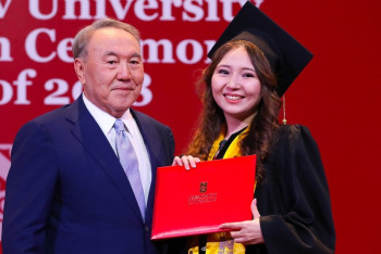 Фотография к новости: Президент вручил дипломы лучшим выпускникам Назарбаев университета