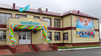 Фотография к новости: В обновлённом здании встретили новый учебный год школьники Зеренды