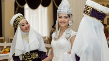 Фотография к новости: Бердыбек Сапарбаев призвал прекратить с размахом проводить тои