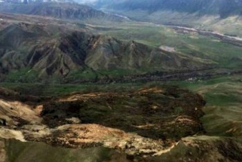 Фотография к новости: Оползень завалил трассу и обесточил зону отдыха в Алматинской области