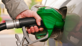 Фотография к новости: Бозумбаев призвал владельцев АЗС снизить цены на дизтопливо