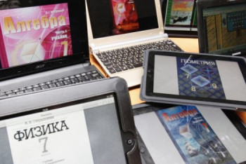 Фотография к новости: В электронном варианте выпустят учебники для школьников 