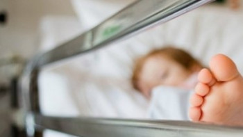 Фотография к новости: Комиссия расследует случай с 11-месячной девочкой, получившей осложнения 