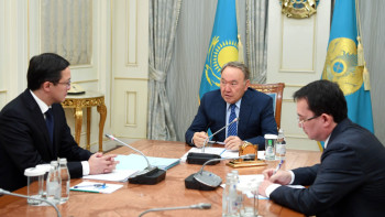 Фотография к новости: Глава государства провел встречу с председателем Нацбанка 