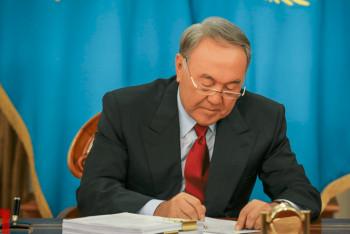 Фотография к новости: Назарбаев подписал поправки, направленные на реализацию конституционной реформы 