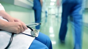 Фотография к новости: Повысить зарплаты участковым медработникам на 20% поручил Президент 