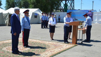 Фотография к новости: Спецназовцев наградили за спасение ребёнка, взятого в заложники отцом в Алматинской области