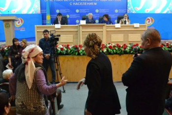 Фотография к новости: Наполовину урезать зарплату чиновникам предложили в Актобе