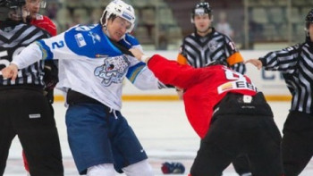 Фотография к новости: Хоккеист устроил драку в матче открытия Кубка Президента РК