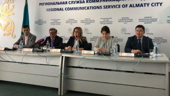 Фотография к новости: Алматинцы начали получать услуги в ЦОНе по отпечатку пальцев