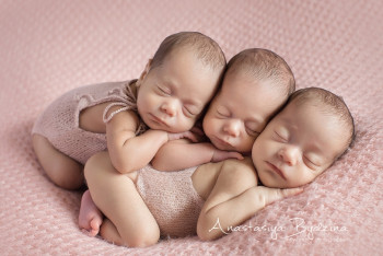 Фотография к новости: Врачи спасли недоношенных тройняшек в ЮКО