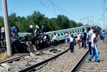 Фотография к новости: "КТЖ": Все 832 пассажира поезда "Астана-Алматы" доставлены в пункты назначения