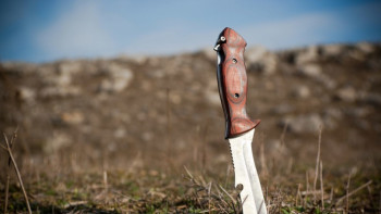 Фотография к новости: Кто втыкал ножи в землю на детских площадках, выяснили в ДВД Караганды 